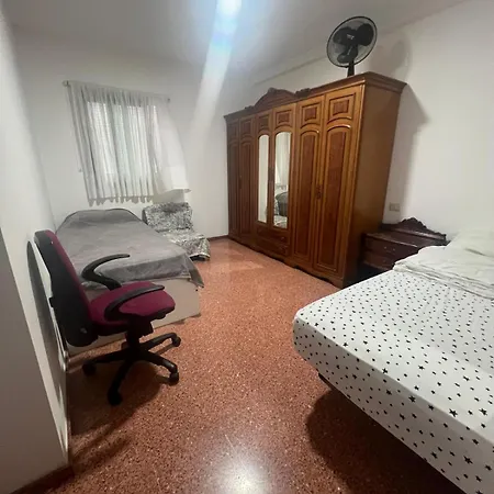 1 комната в квартире Konukevi Las Palmas de Gran Canaria
